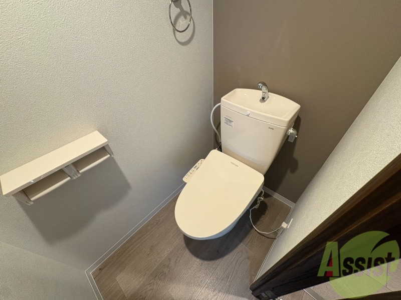 トイレ　こちらはトイレです。清潔感があり、安心して使用できます。
