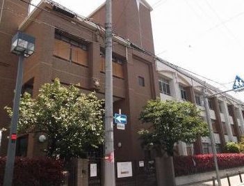 中学校　高倉中学校（中学校）まで700m