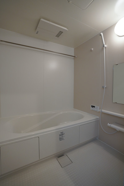 バス・シャワールーム　同じ建物の別の部屋