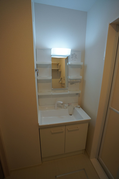 洗面設備　同じ建物の別の部屋
