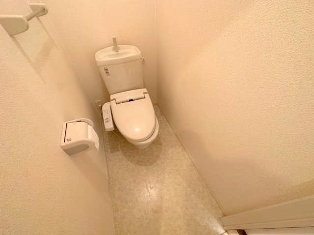 トイレ　綺麗なトイレにはウォシュレット標準装備です。