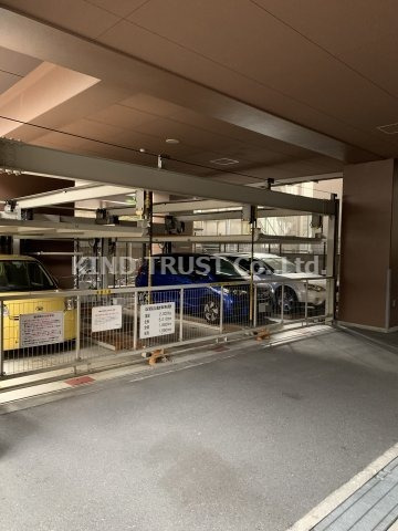駐車場　駐車場に車を止められます