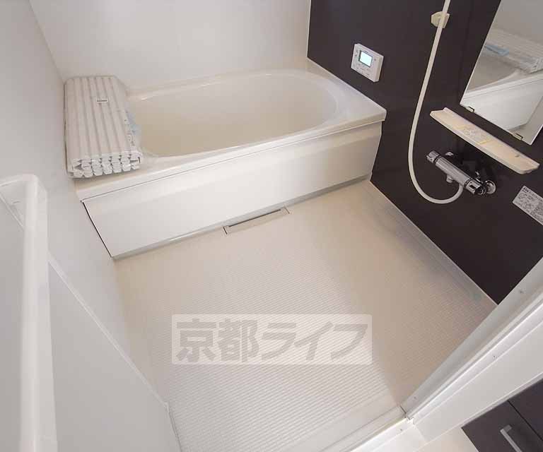 バス・シャワールーム　大きく広いお風呂が特徴です。