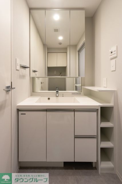 洗面設備　※写真は同タイプ住戸です。