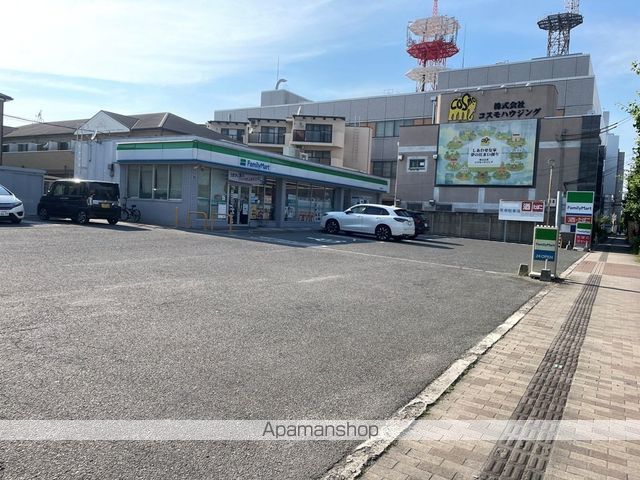 コンビニ　ファミリーマート八尾光南町店（コンビニ）まで60m