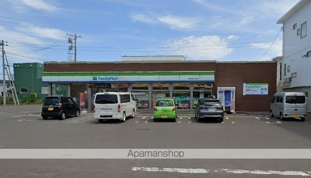 コンビニ　ファミリーマート（コンビニ）まで310m