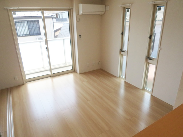 居室・リビング　角部屋★２面採光です。