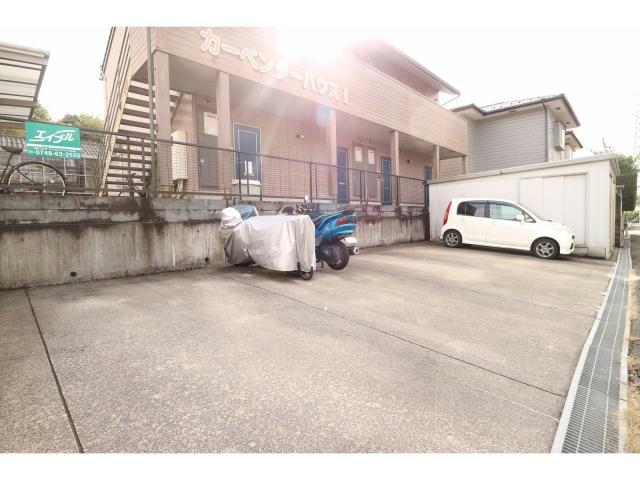 駐車場　駐車場
