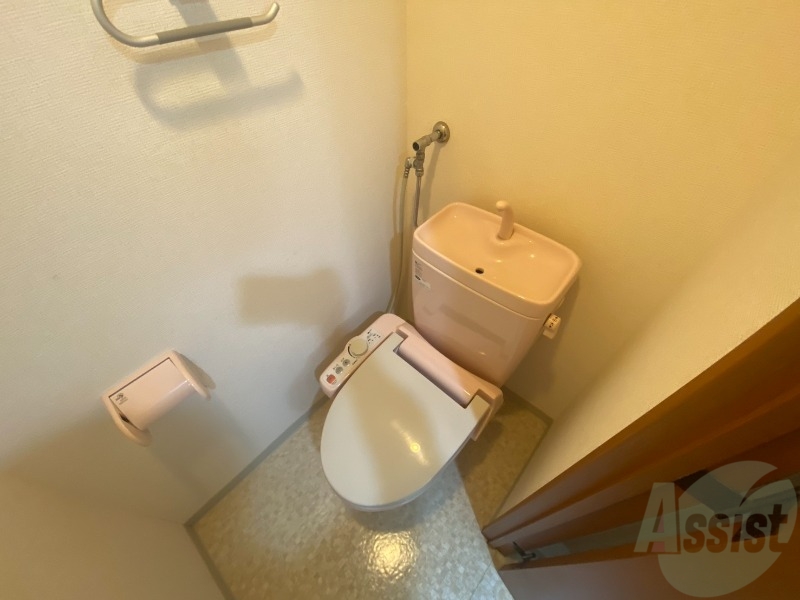 トイレ　トイレです。ウォシュレット付を探している方、おすすめです。