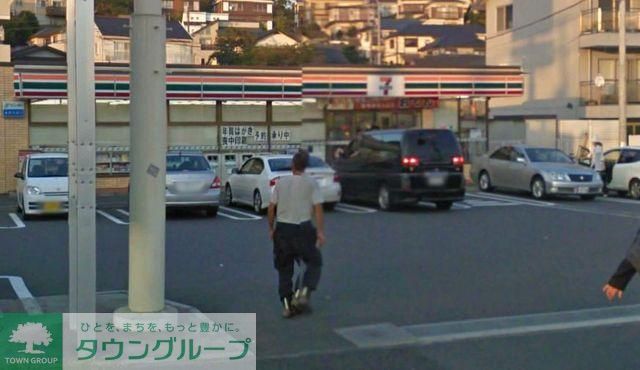 コンビニ　セブンイレブン（コンビニ）まで673m
