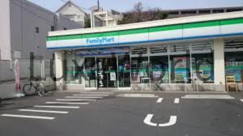 コンビニ　ファミリーマート鶴見宮ノ下店（コンビニ）まで499m
