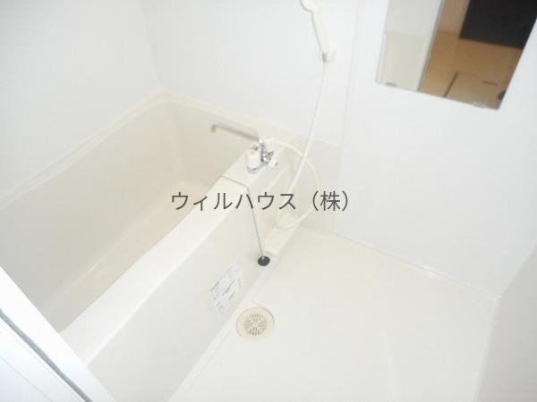 バス・シャワールーム　浴室乾燥機付きバス！
