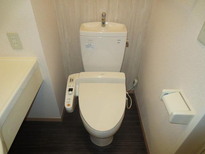 トイレ　温水洗浄暖房便座
