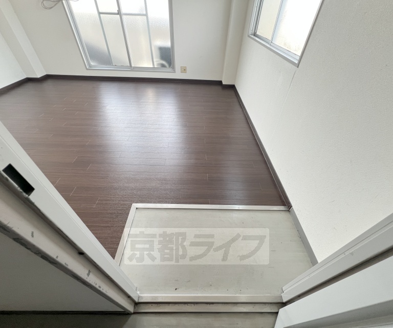 阪急京都線 西京極駅 徒歩7分 3階建 築35年の玄関写真