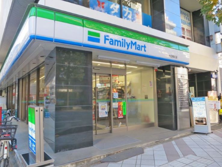 コンビニ　ファミリーマート大伝馬町店（コンビニ）まで184m