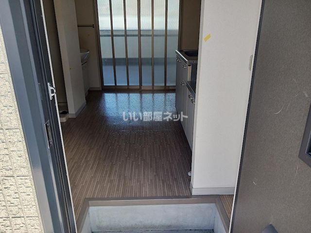 カタラータ B棟の玄関写真