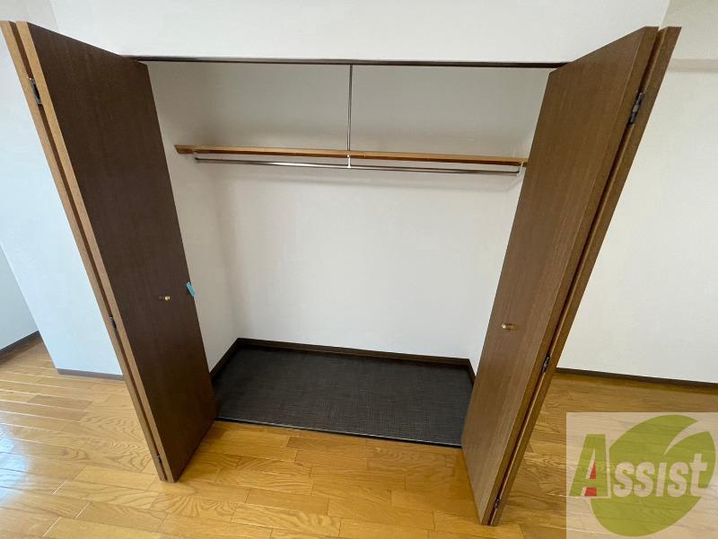 収納　クローゼットは奥行きもあり、荷物が多い方でも安心です。