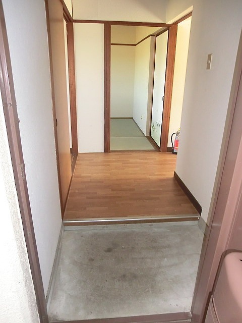 玄関　※同一物件内別部屋の写真