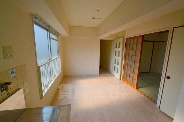 M:COURT南方 旧昌和十三マンションの居間写真