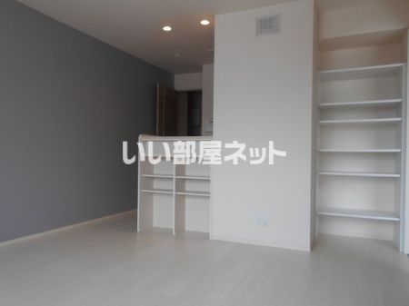 ＪＲ山陽本線 向洋駅 徒歩25分 3階建 築8年の居間写真