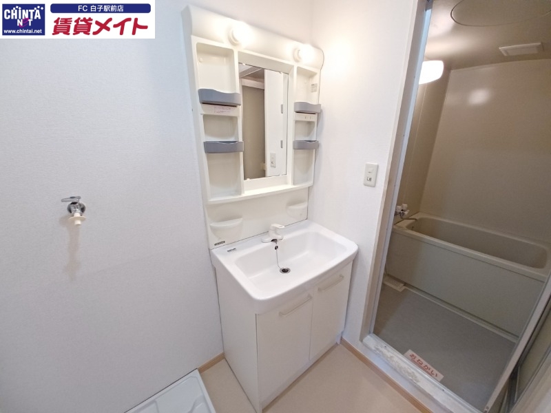 洗面設備　同型参考写真