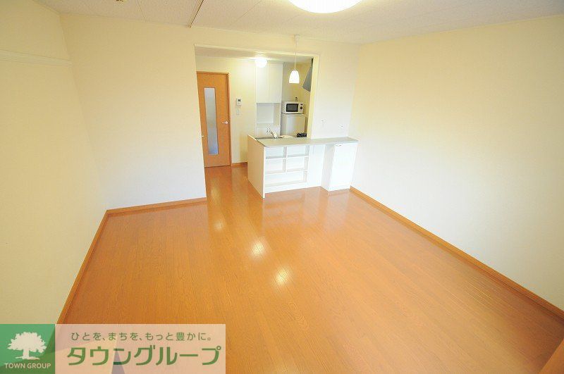 レオパレスエスポアールIIIの居間写真