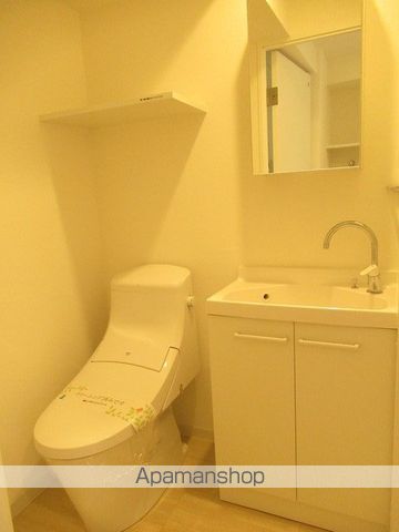ＪＲ山手線 代々木駅 徒歩7分 8階建 築6年のトイレ写真