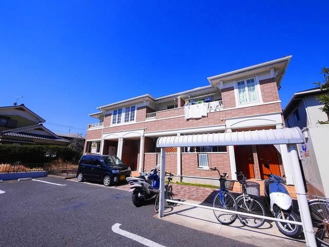 東武伊勢崎線 草加駅 バス乗車時間：9分 最寄りバス停で下車 徒歩5分 築19年