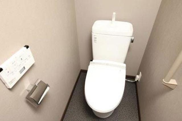 トイレ　※写真は同タイプ住戸です。