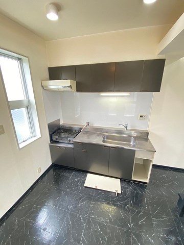 クレスト甲東園 A棟のキッチン写真