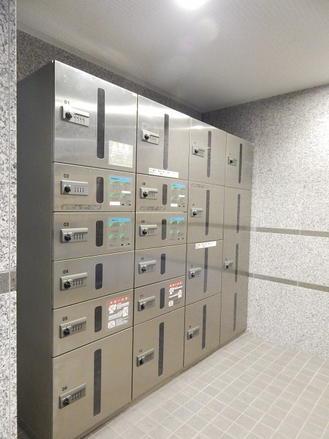 その他共有部分　便利な宅配ボックス完備しております(^^)/