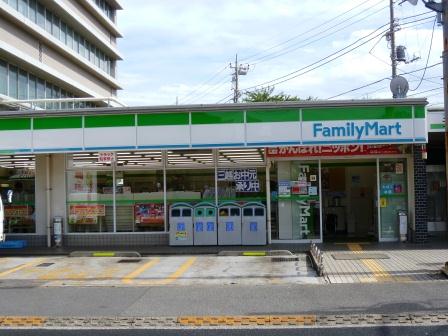 コンビニ　ファミリーマート弦巻駒留通り店（コンビニ）まで207m