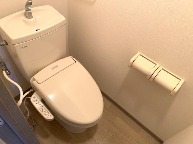 京阪本線 古川橋駅 徒歩15分 4階建 築25年のトイレ写真