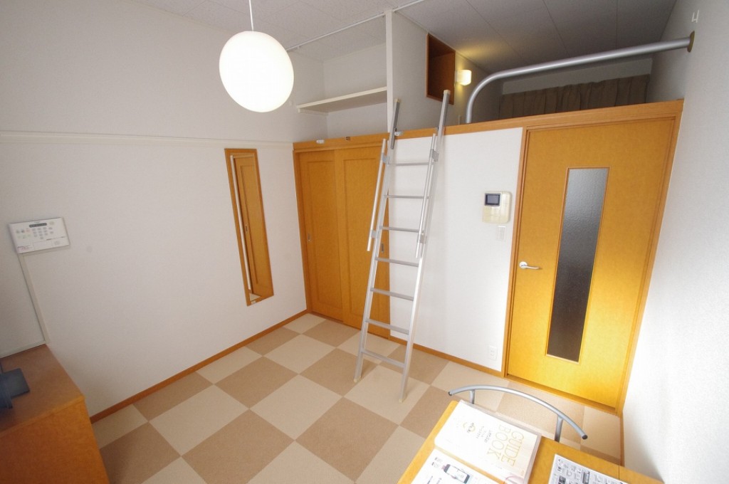 レオパレスUMEの居間写真