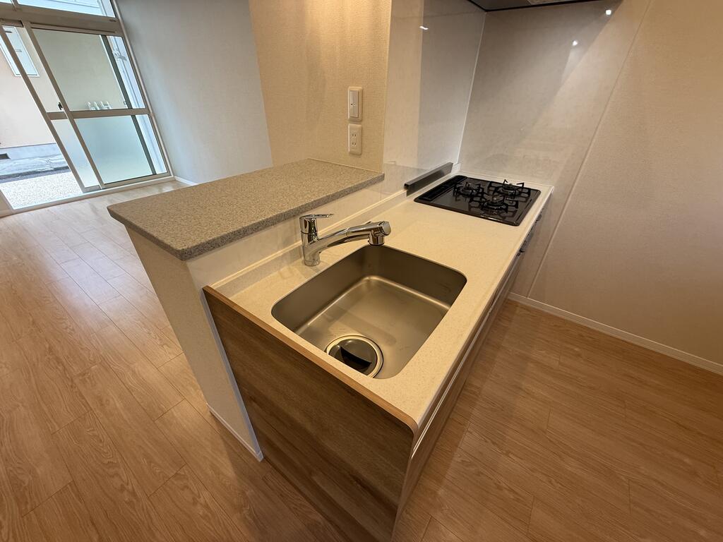 キッチン　新品のシステムキッチンでカウンターもあります！！
