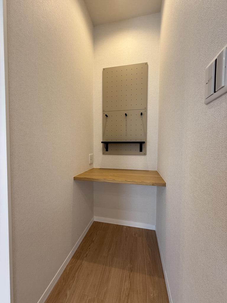 その他部屋・スペース　寝室には多目的に利用できるテレワークスペース新設！！