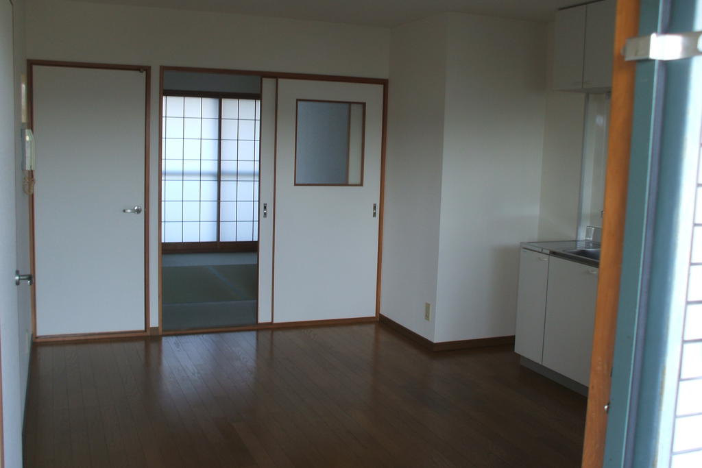 マンション和泉第三の居間写真