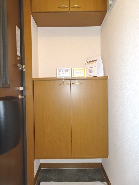 玄関　※画像は同間取り102号室です