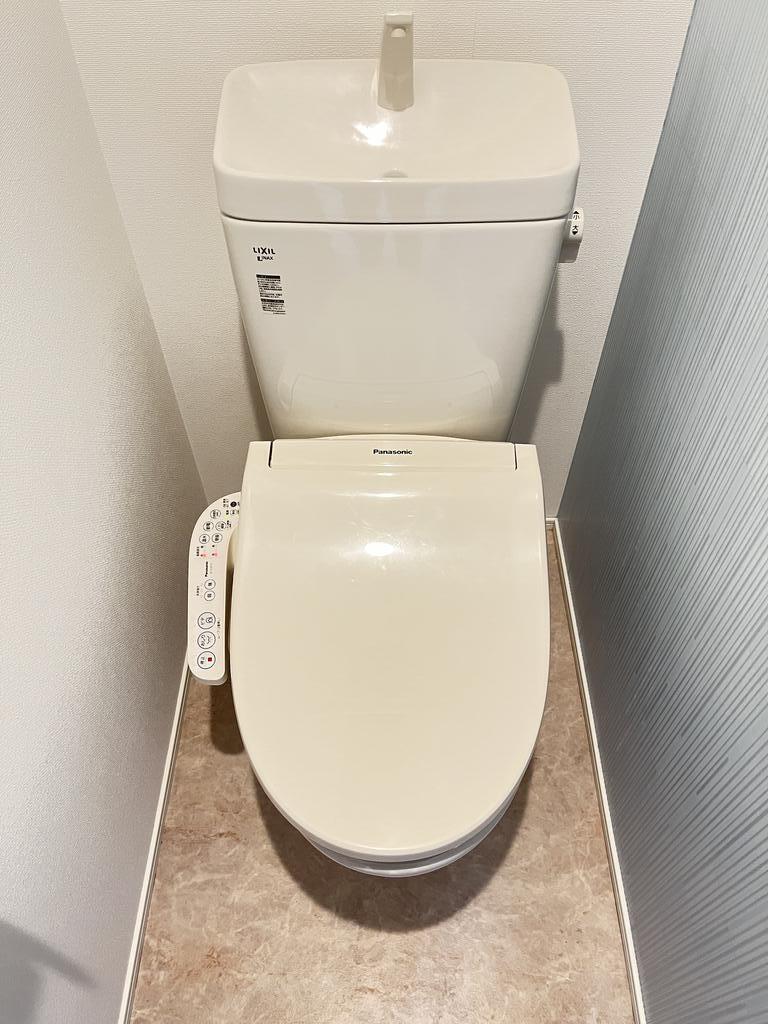 トイレ　同モデル、同タイプの物件を使用。
