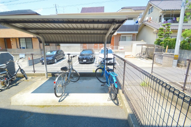 コンビニ　ファミリーマート安芸鶴江店（コンビニ）まで383m