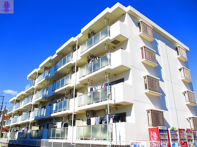 建物外観　●日当りバツグンの４階建てマンション！