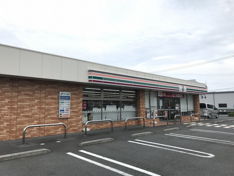 コンビニ　セブンイレブン 高知萩町（コンビニ）まで112m
