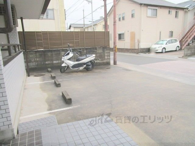 【ハレー高槻IIの駐車場】