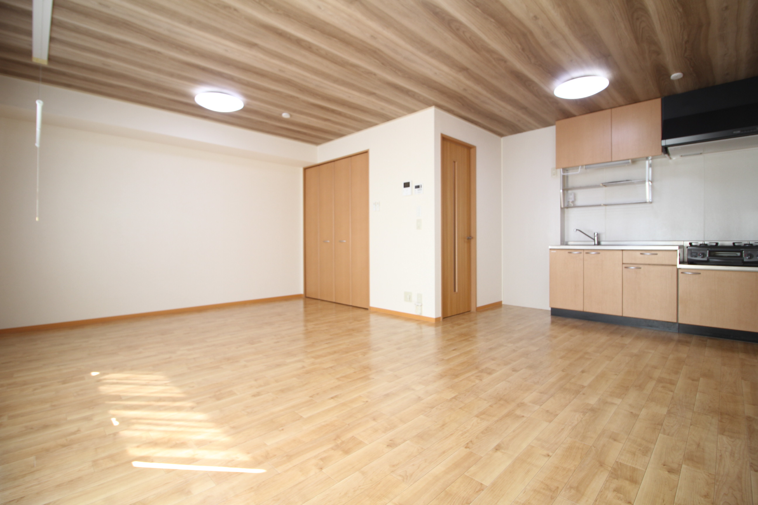 居室・リビング　木目調で温かみのある11.5帖リビング♪