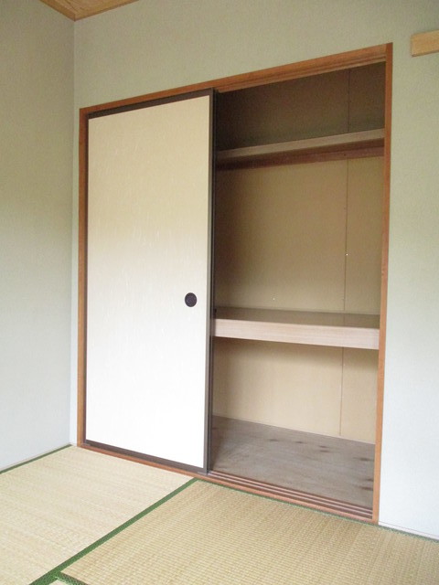 収納　押入れ