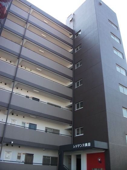 岡山市北区奥田本町のマンションの建物外観