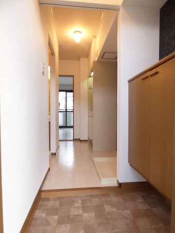 玄関　写真は他部屋のものです