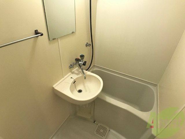 バス・シャワールーム　浴槽があるので、疲れた時はゆっくりと湯船につかりましょう。