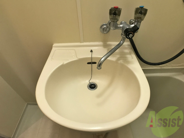 洗面設備　洗面台はこちら。手や顔を洗ったりできますよ。