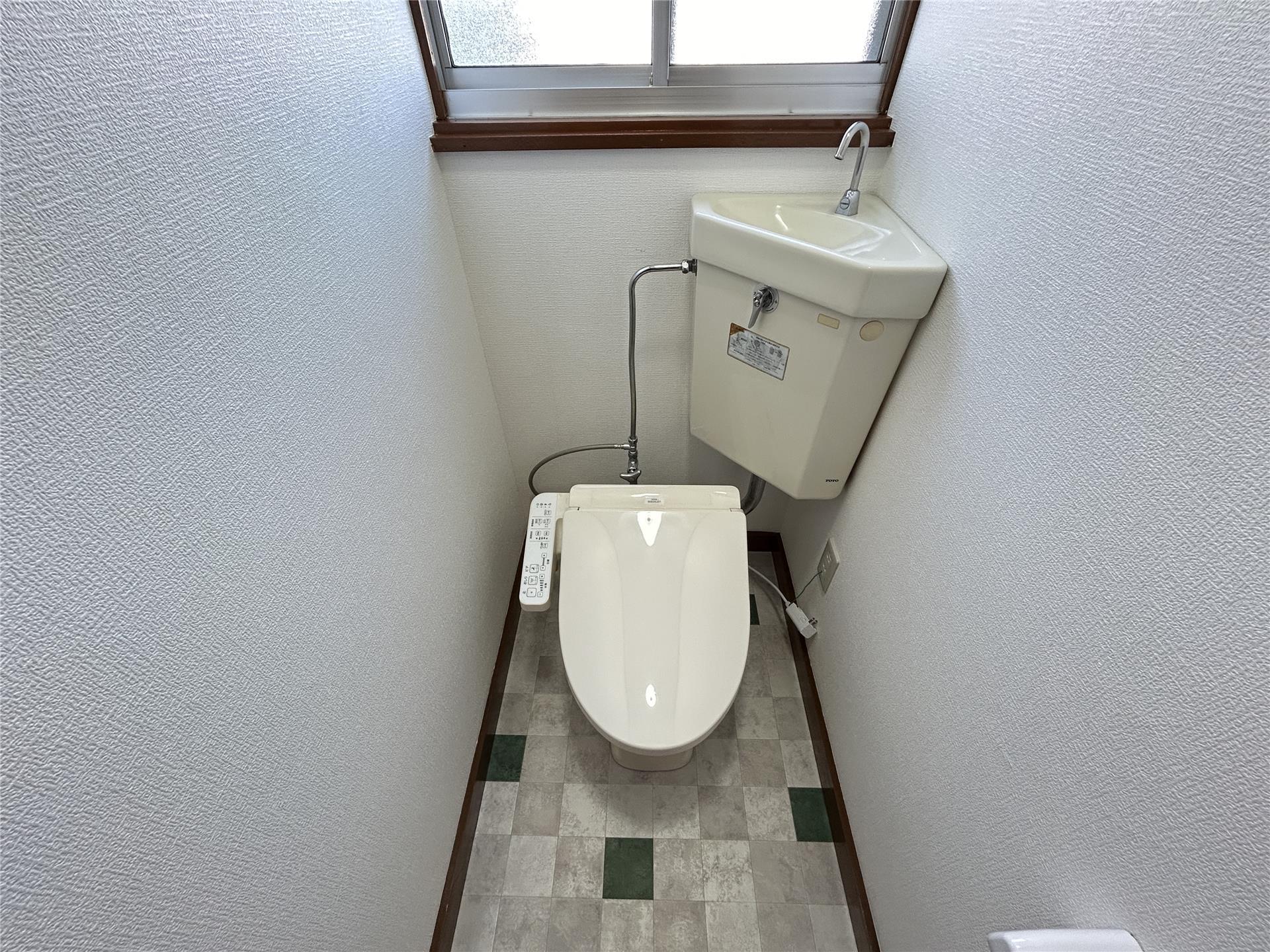 トイレ　温水洗浄暖房便座付トイレ